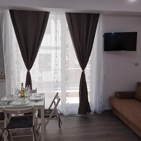 Mike Studio Mamaia Nord Apartment นาโวดาริ ภายนอก รูปภาพ