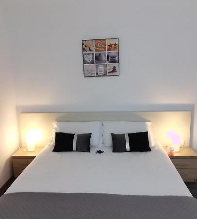 Mike Studio Mamaia Nord Apartment นาโวดาริ ภายนอก รูปภาพ