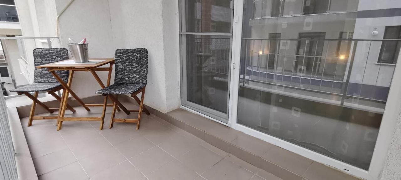Mike Studio Mamaia Nord Apartment นาโวดาริ ภายนอก รูปภาพ