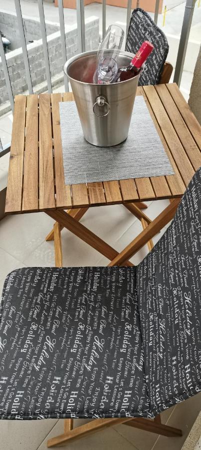 Mike Studio Mamaia Nord Apartment นาโวดาริ ภายนอก รูปภาพ