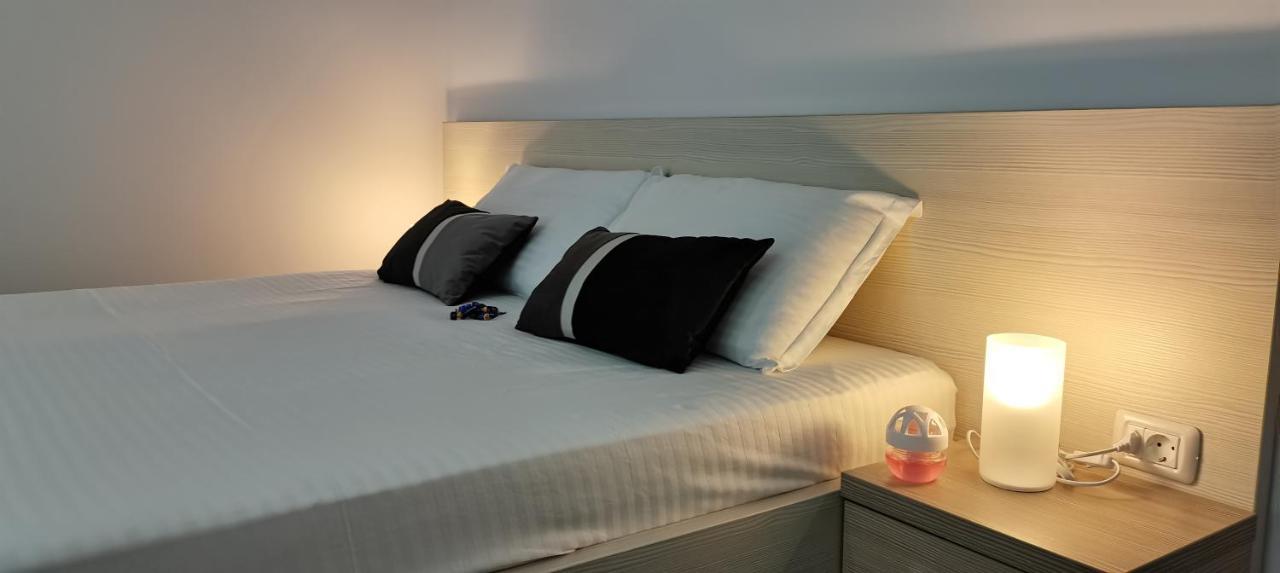 Mike Studio Mamaia Nord Apartment นาโวดาริ ภายนอก รูปภาพ
