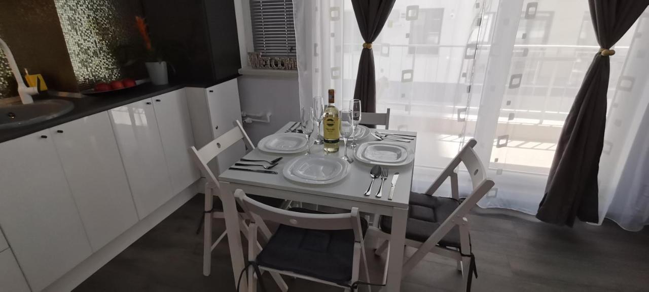 Mike Studio Mamaia Nord Apartment นาโวดาริ ภายนอก รูปภาพ